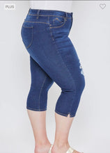 Load image into Gallery viewer, YMI WannaBettaButt Dark Indigo Mid-Rise Side Slit Capri
