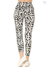 Load image into Gallery viewer, Ivory/Black Leopard Capri Leggings with Pockets
