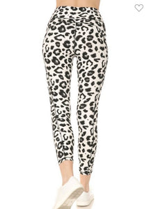 Ivory/Black Leopard Capri Leggings with Pockets