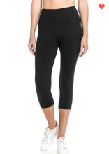 Load image into Gallery viewer, Solid Black Capri with Pockets
