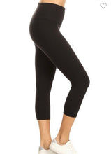 Load image into Gallery viewer, Solid Black Capri Leggings
