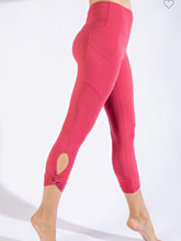 Load image into Gallery viewer, Rae Mode Capri Leggings w/ Pockets
