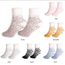 Load image into Gallery viewer, Comfy Luxe Two-Tone Crew Socks
