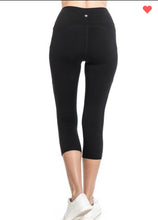 Load image into Gallery viewer, Solid Black Capri with Pockets
