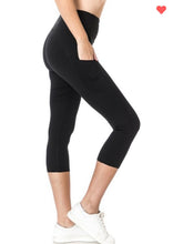 Load image into Gallery viewer, Solid Black Capri with Pockets
